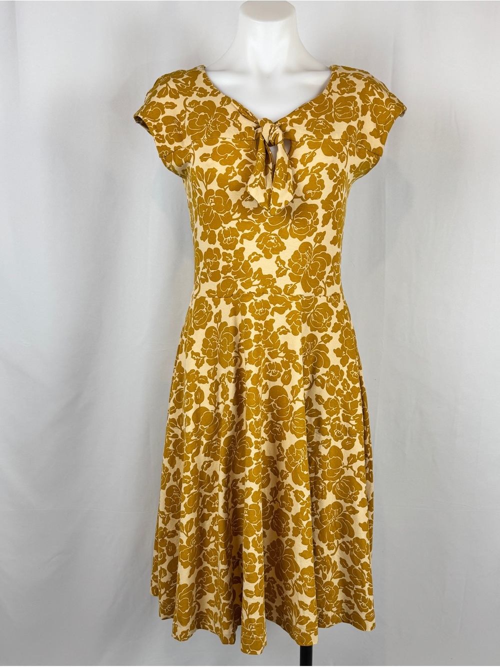 Effie’s Heart Mustard Floral Cap Sleeve Dress Medium